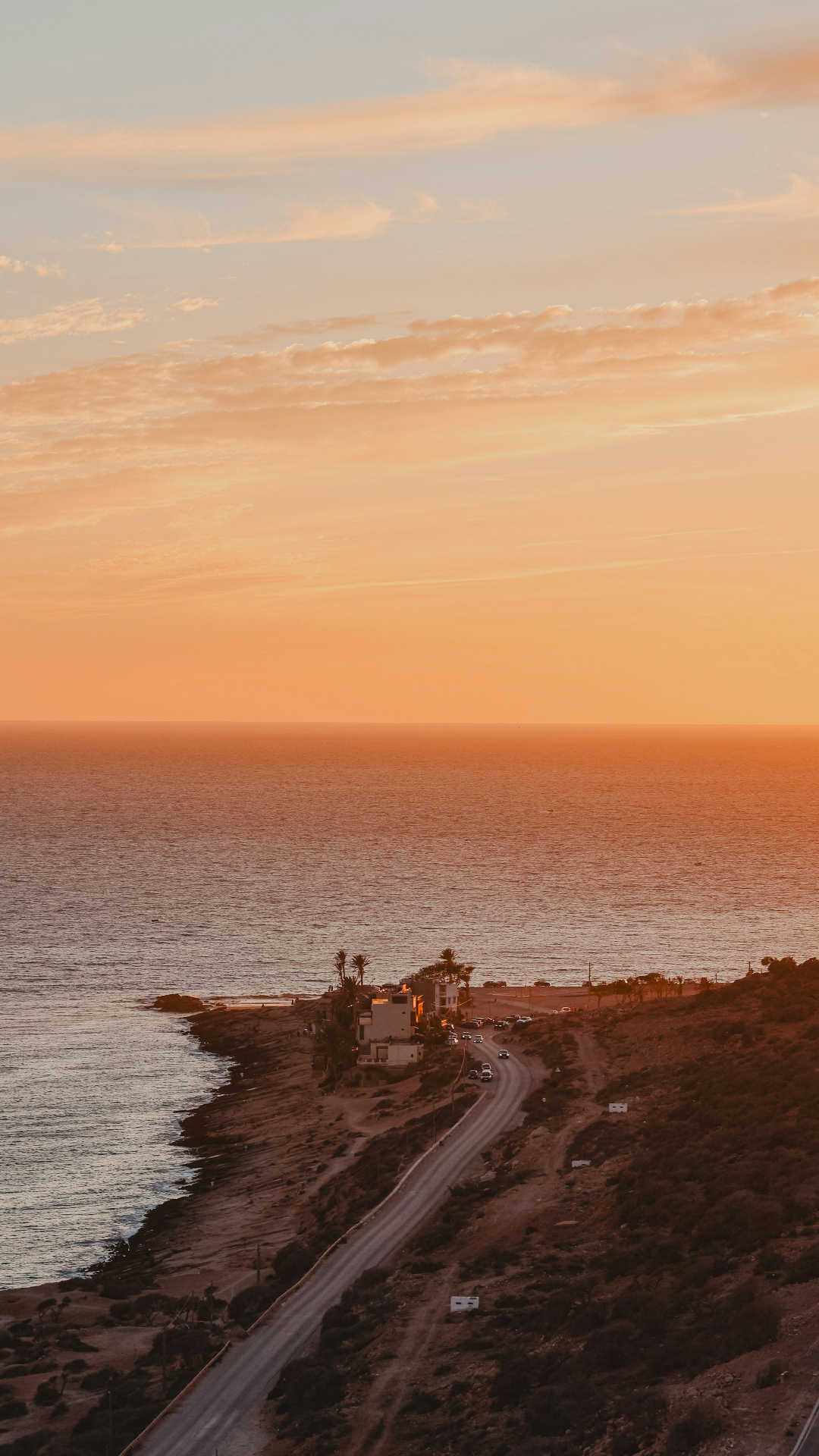 Vue panoramique coucher de soleil sur la côte
